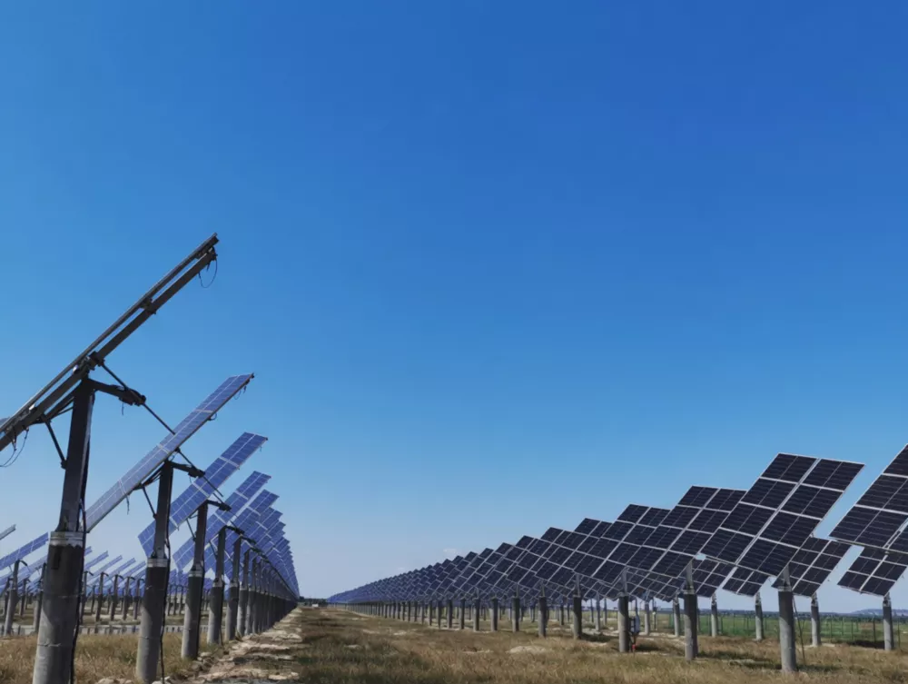 Renewable energy solar worm gearbox application