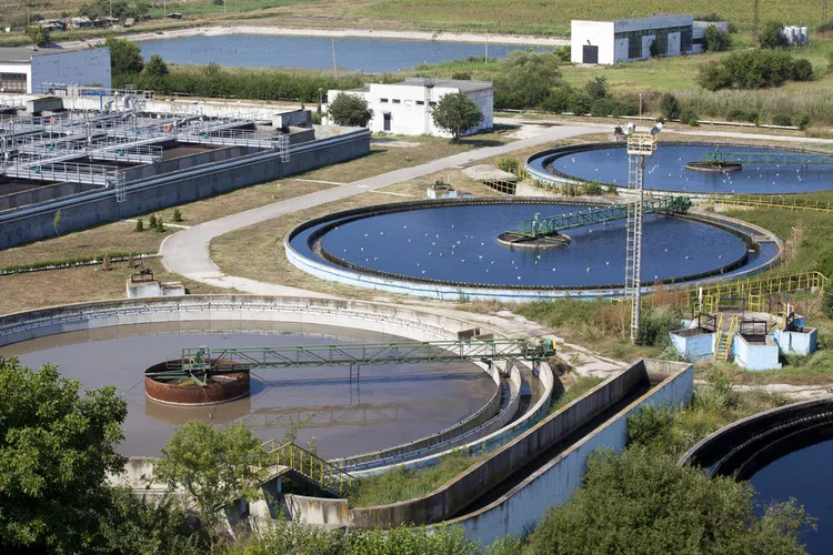 Water treatment worm gearbox application